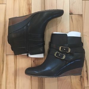 Sofft size 8 1/2 wedge booties